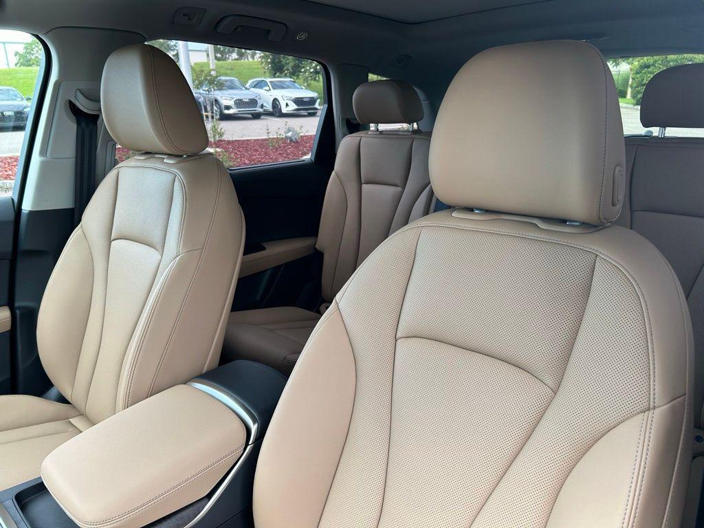 new 2025 Audi Q7 car, priced at $76,205