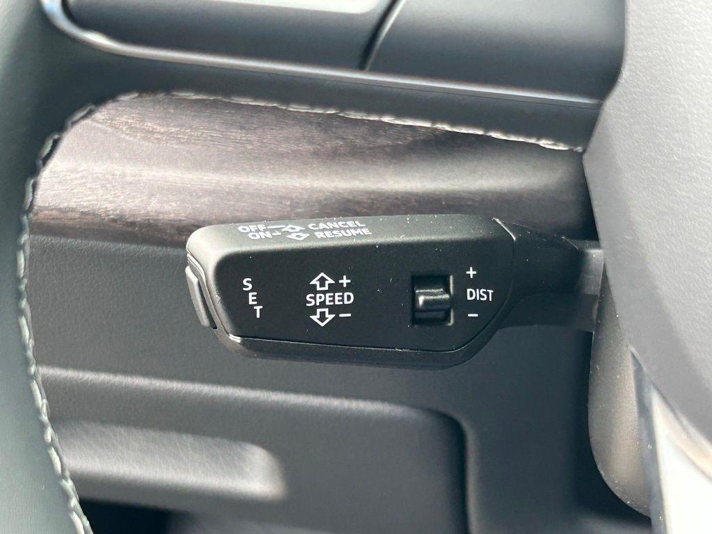 new 2025 Audi Q7 car, priced at $76,205