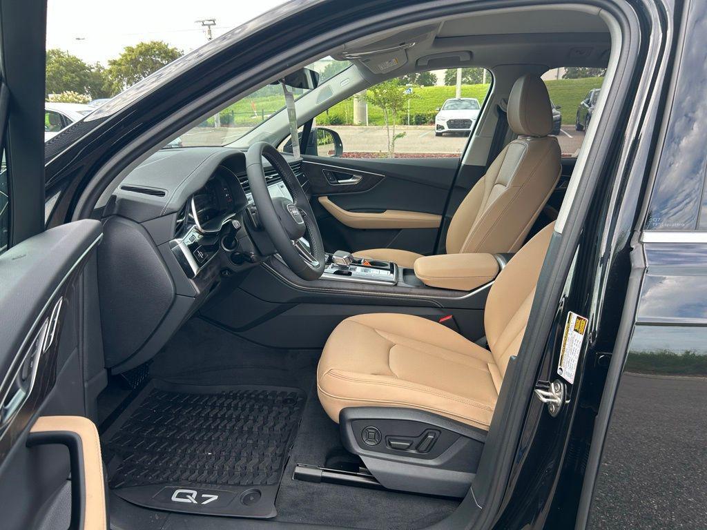 new 2025 Audi Q7 car, priced at $76,205