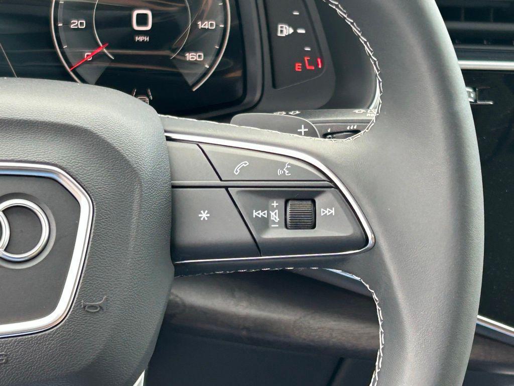 new 2025 Audi Q7 car, priced at $76,205
