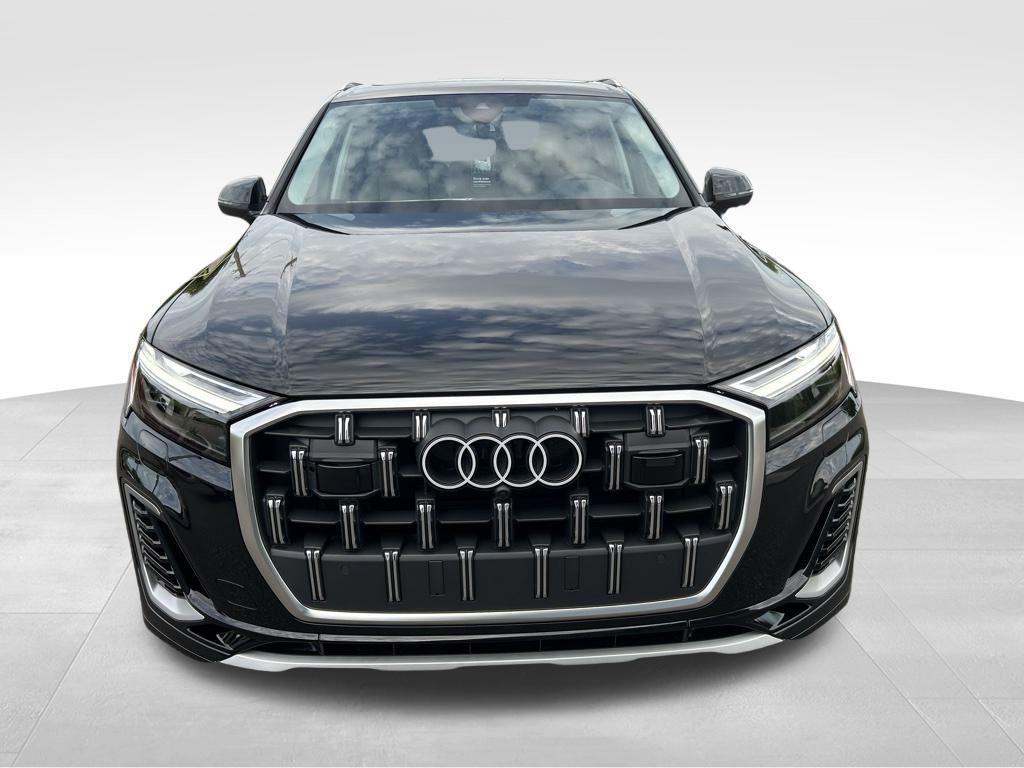 new 2025 Audi Q7 car, priced at $76,205