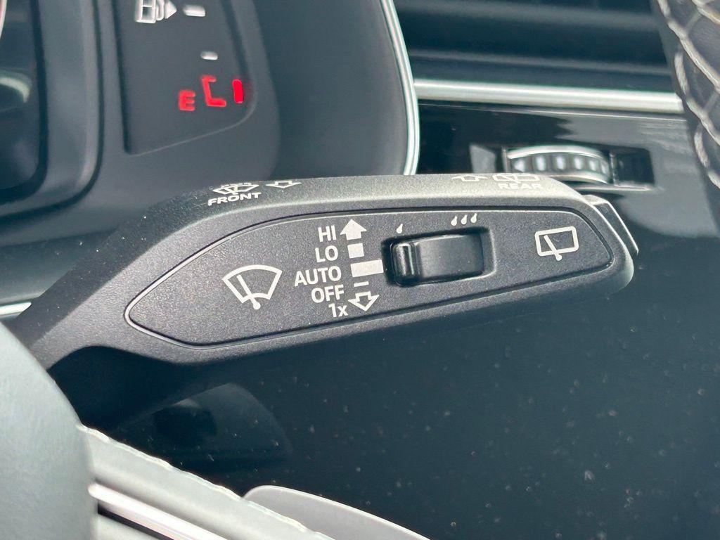 new 2025 Audi Q7 car, priced at $76,205
