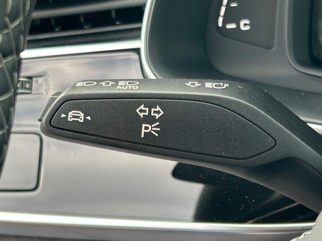 new 2025 Audi Q7 car, priced at $76,205