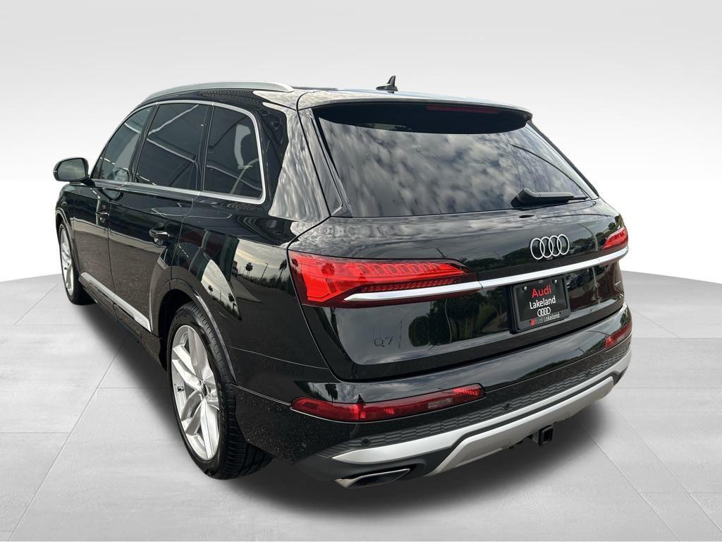 new 2025 Audi Q7 car, priced at $76,205