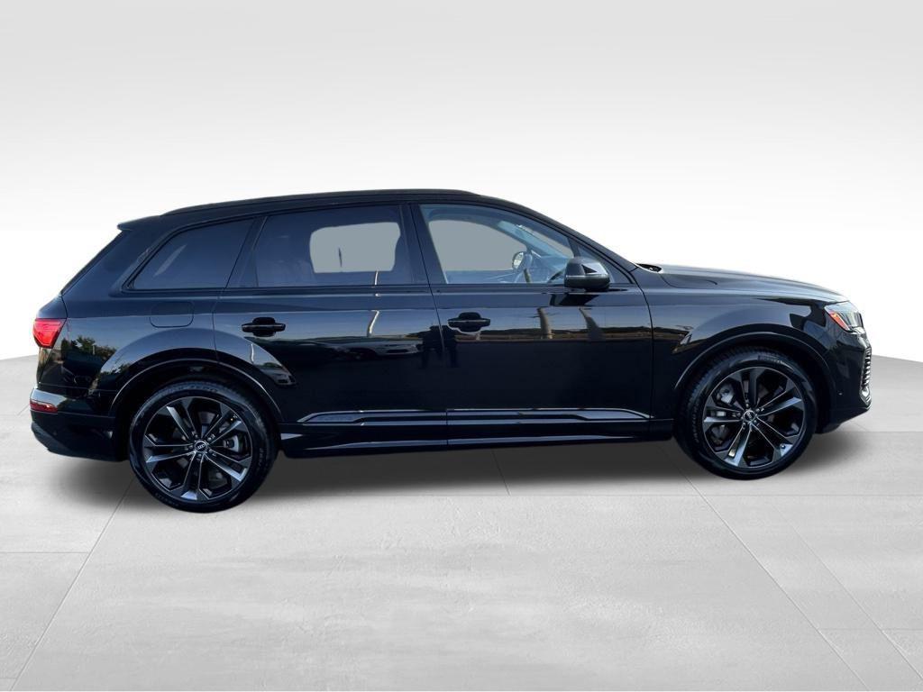 new 2025 Audi Q7 car, priced at $72,450