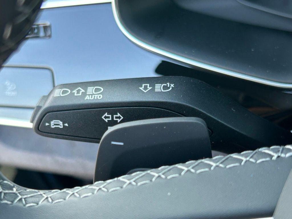 new 2025 Audi Q7 car, priced at $72,450