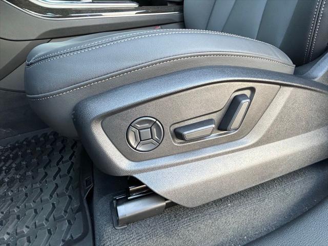 new 2025 Audi Q7 car, priced at $71,800