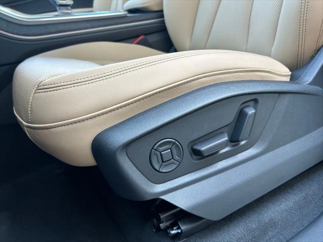 new 2025 Audi Q7 car, priced at $77,450