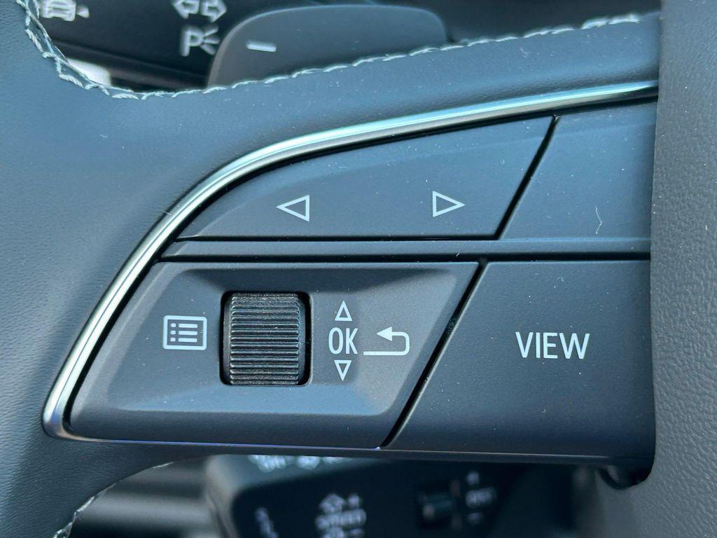 new 2025 Audi Q7 car, priced at $77,450
