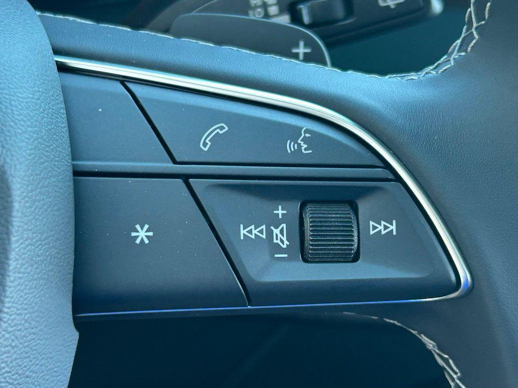 new 2025 Audi Q7 car, priced at $77,450