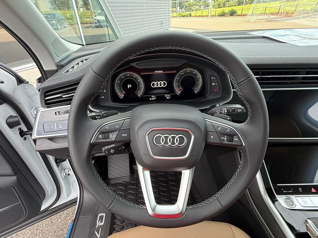 new 2025 Audi Q7 car, priced at $75,395