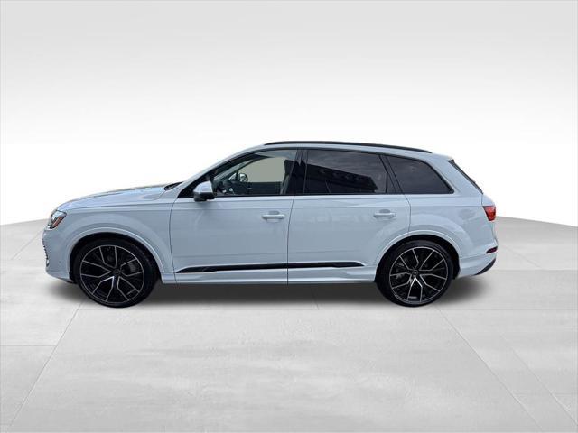new 2025 Audi Q7 car, priced at $75,395