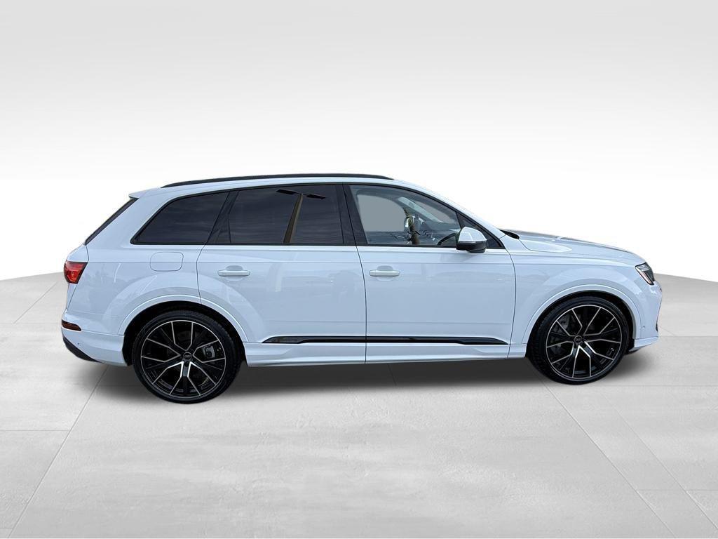 new 2025 Audi Q7 car, priced at $75,395