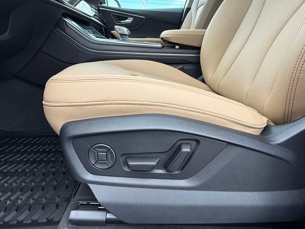 new 2025 Audi Q7 car, priced at $75,395