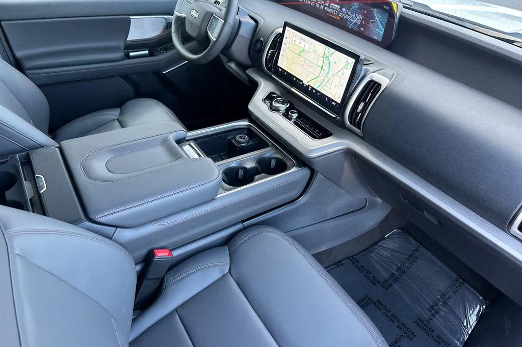 new 2025 Ford Expedition Max car, priced at $75,035