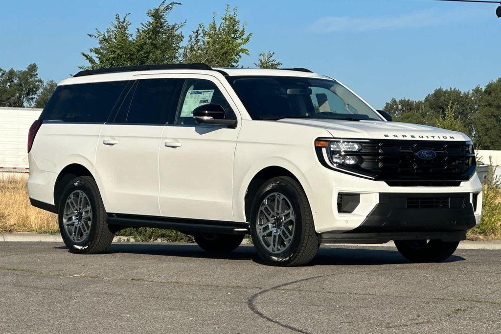new 2025 Ford Expedition Max car, priced at $75,035
