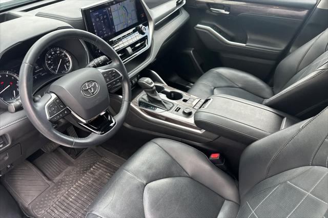 used 2020 Toyota Highlander car, priced at $35,999