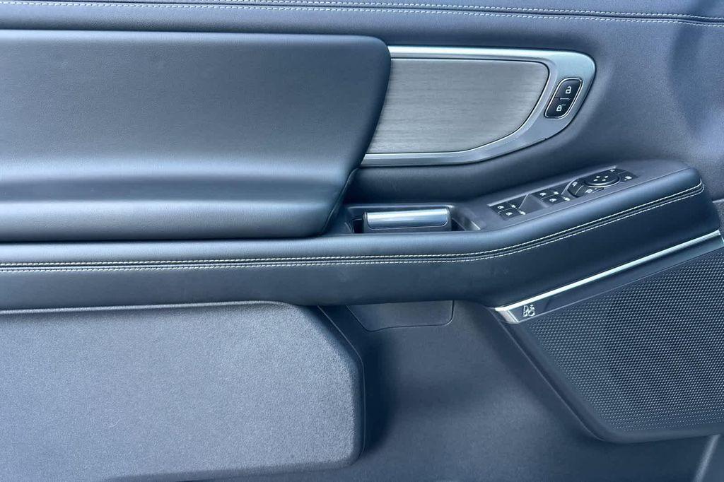 new 2025 Ford Expedition car, priced at $76,229