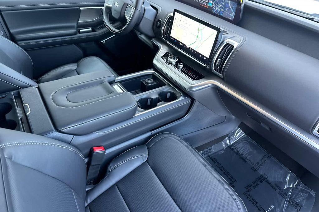 new 2025 Ford Expedition car, priced at $76,229