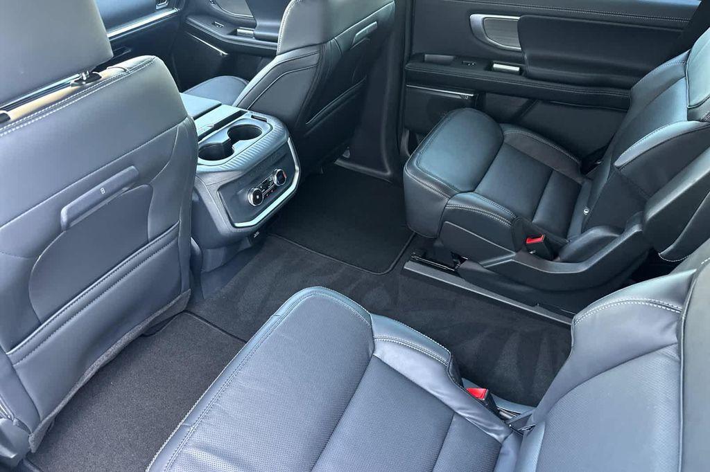 new 2025 Ford Expedition car, priced at $76,229