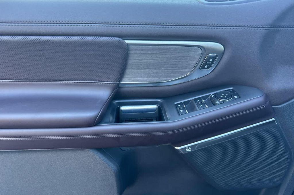 new 2025 Ford Expedition car, priced at $86,817