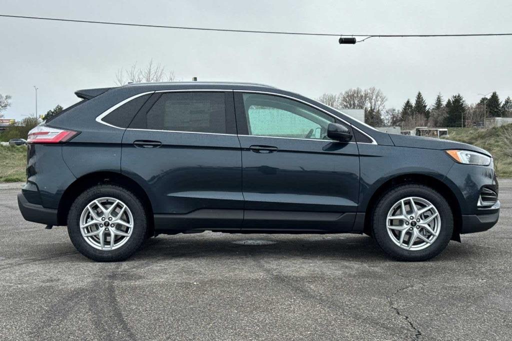 new 2024 Ford Edge car, priced at $43,014