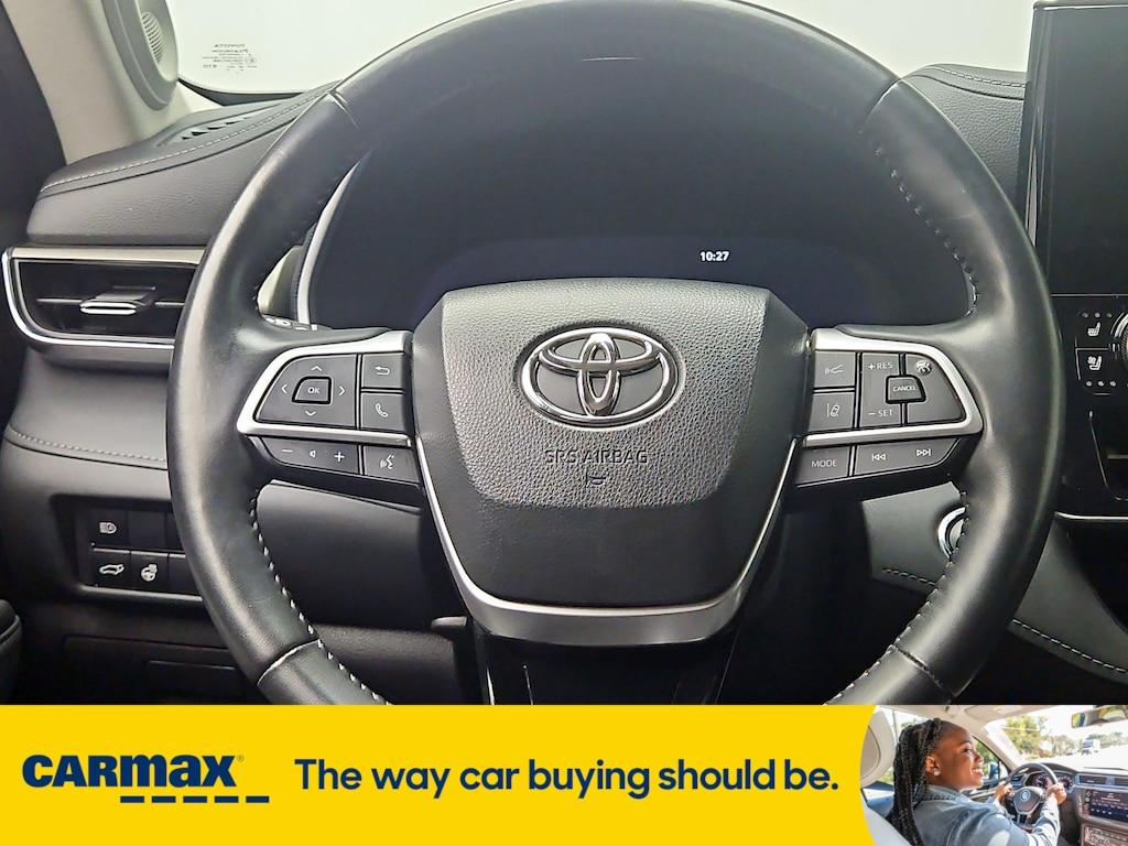 used 2023 Toyota Highlander car, priced at $40,998