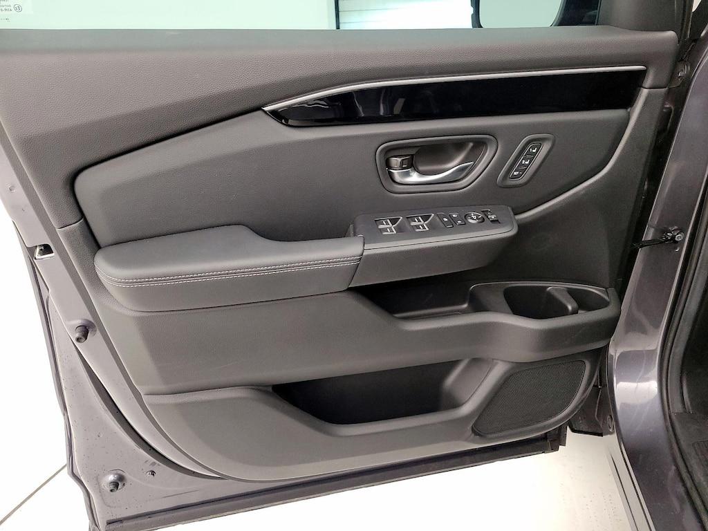 used 2025 Honda Pilot car, priced at $43,998