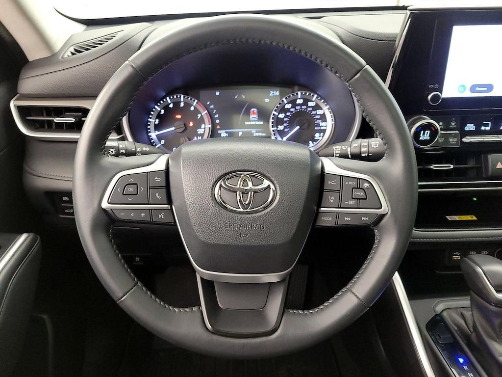 used 2023 Toyota Highlander car, priced at $36,998