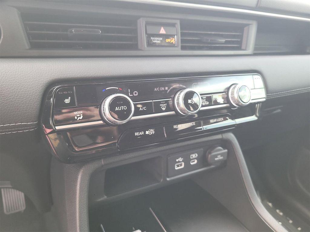 new 2025 Honda Pilot car, priced at $42,405