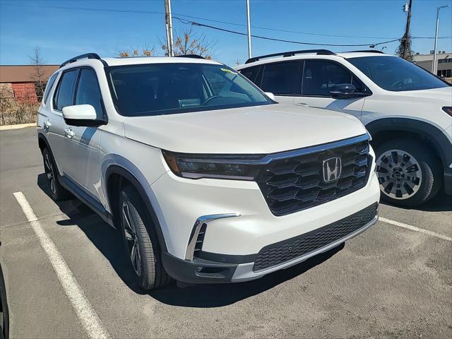 new 2025 Honda Pilot car, priced at $54,985