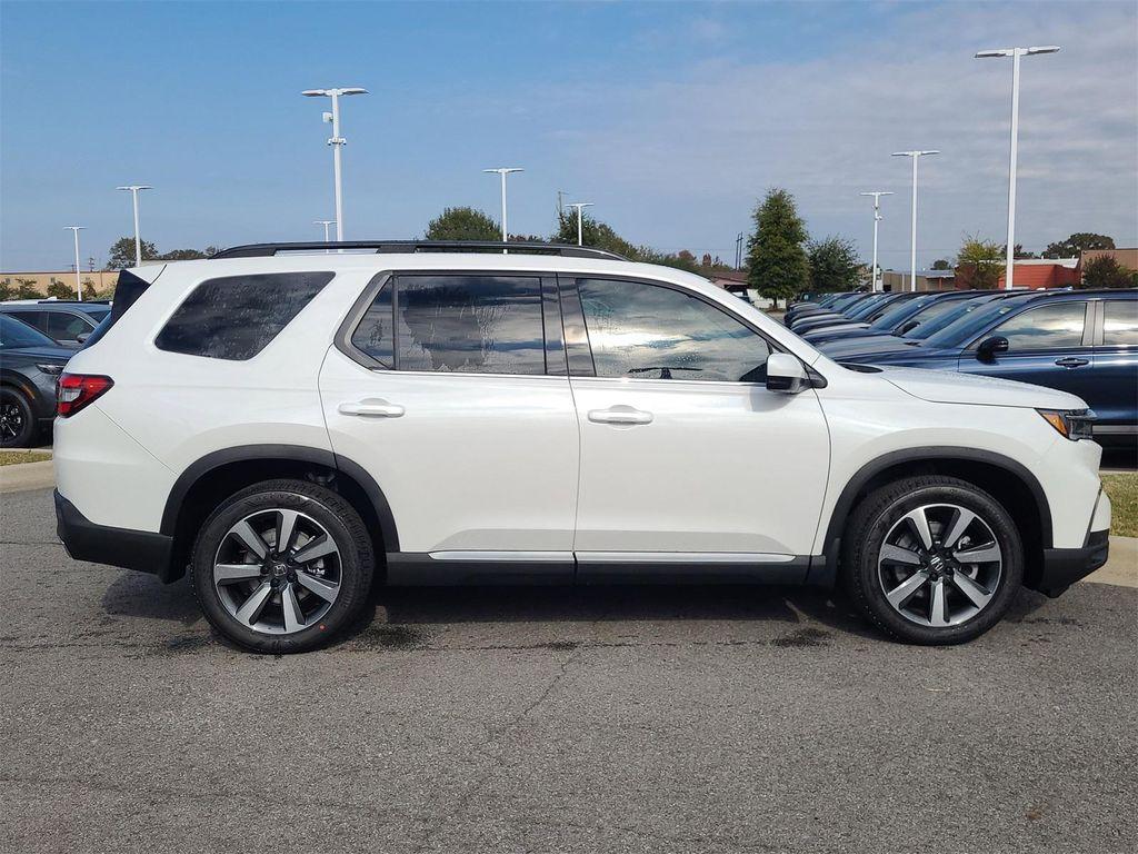 new 2025 Honda Pilot car, priced at $51,550