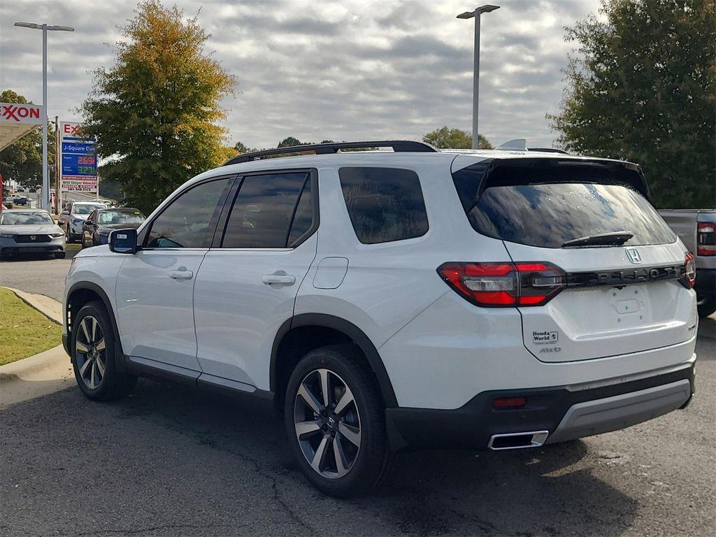 new 2025 Honda Pilot car, priced at $51,550