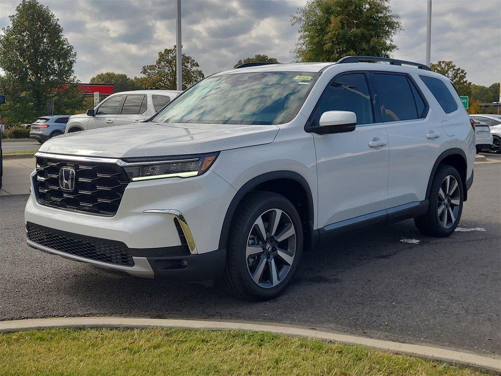 new 2025 Honda Pilot car, priced at $51,550