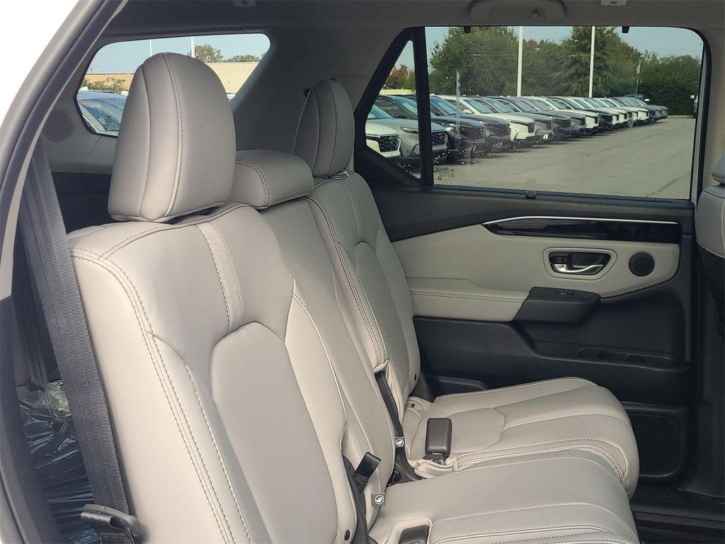 new 2025 Honda Pilot car, priced at $51,550