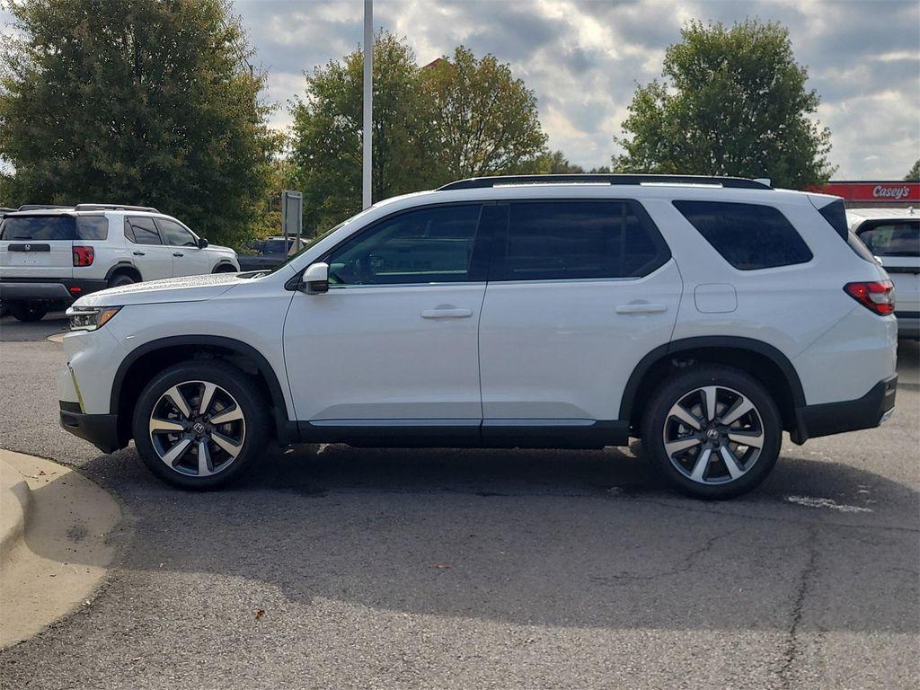 new 2025 Honda Pilot car, priced at $51,550