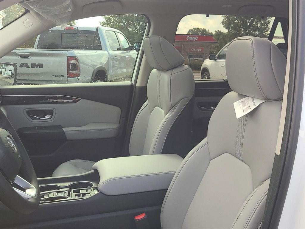 new 2025 Honda Pilot car, priced at $51,550