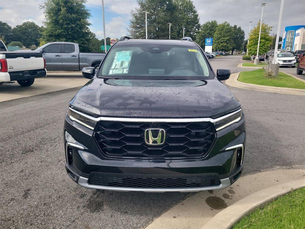new 2025 Honda Pilot car, priced at $55,305