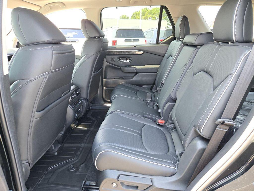 new 2025 Honda Pilot car, priced at $55,305