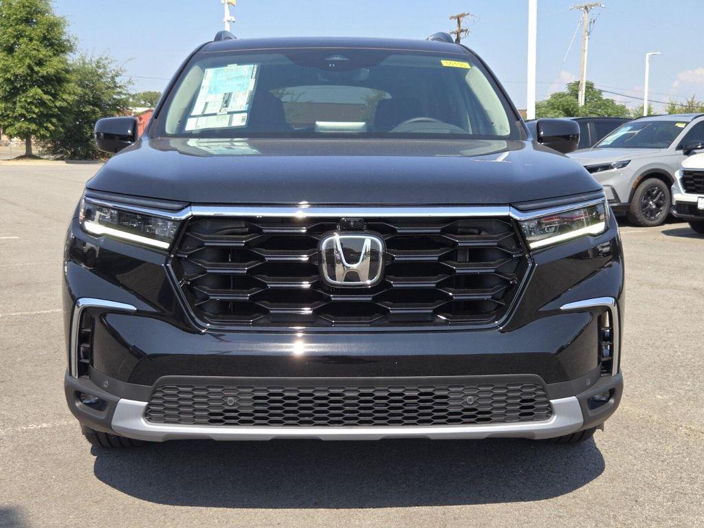 new 2025 Honda Pilot car, priced at $55,305