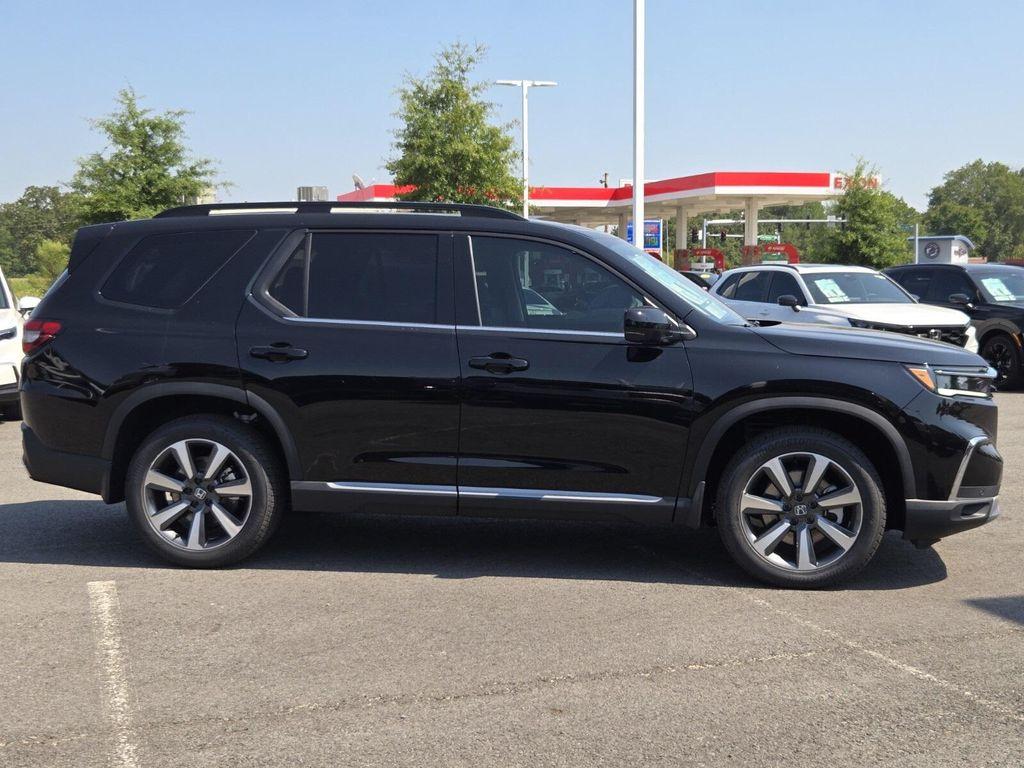 new 2025 Honda Pilot car, priced at $55,305