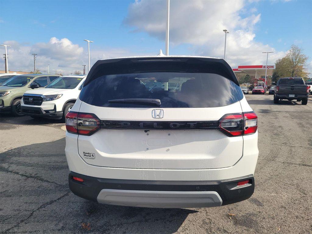 new 2025 Honda Pilot car, priced at $45,450