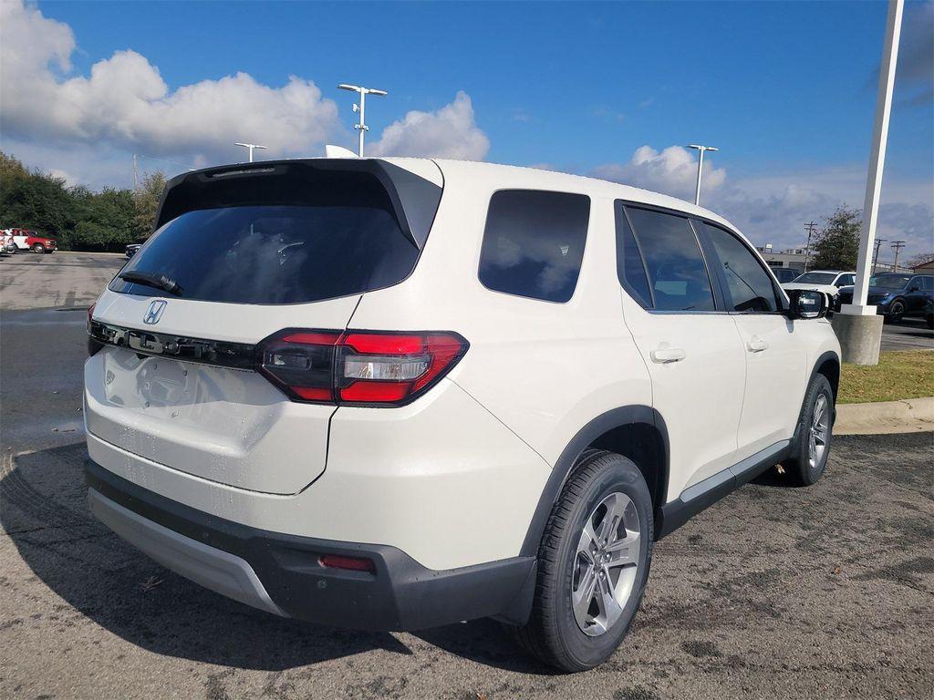 new 2025 Honda Pilot car, priced at $45,450