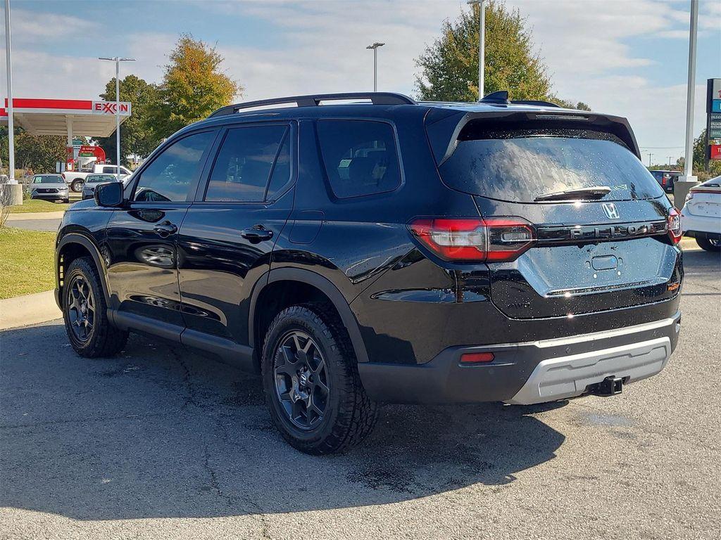 new 2025 Honda Pilot car, priced at $51,375