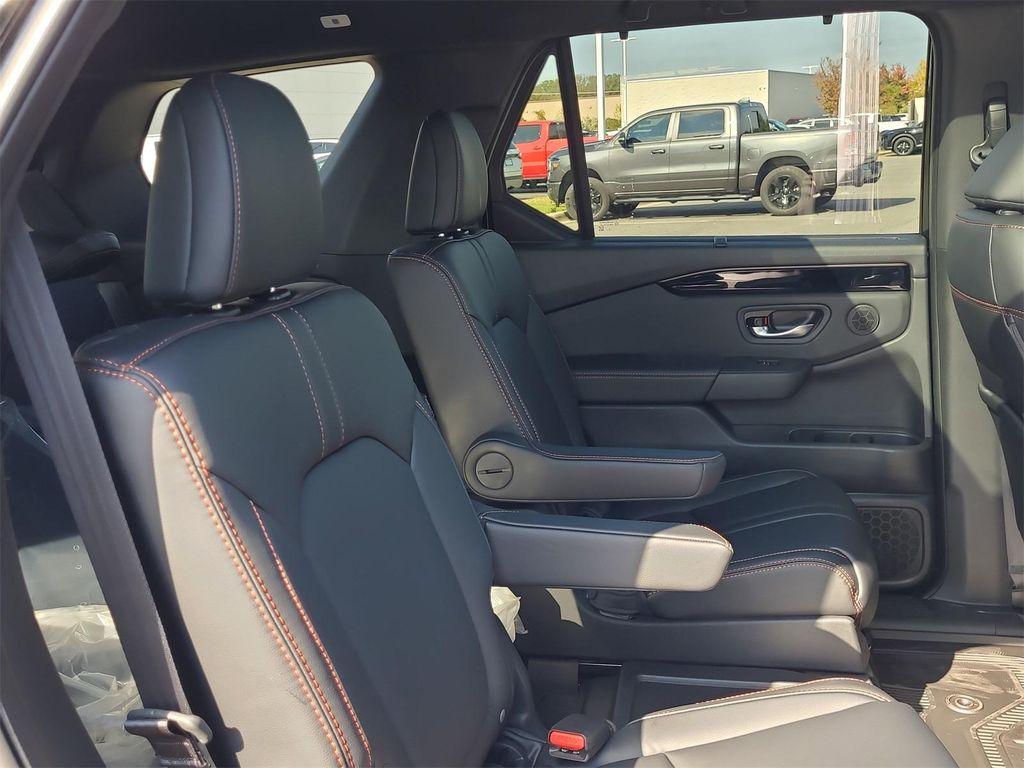 new 2025 Honda Pilot car, priced at $51,375