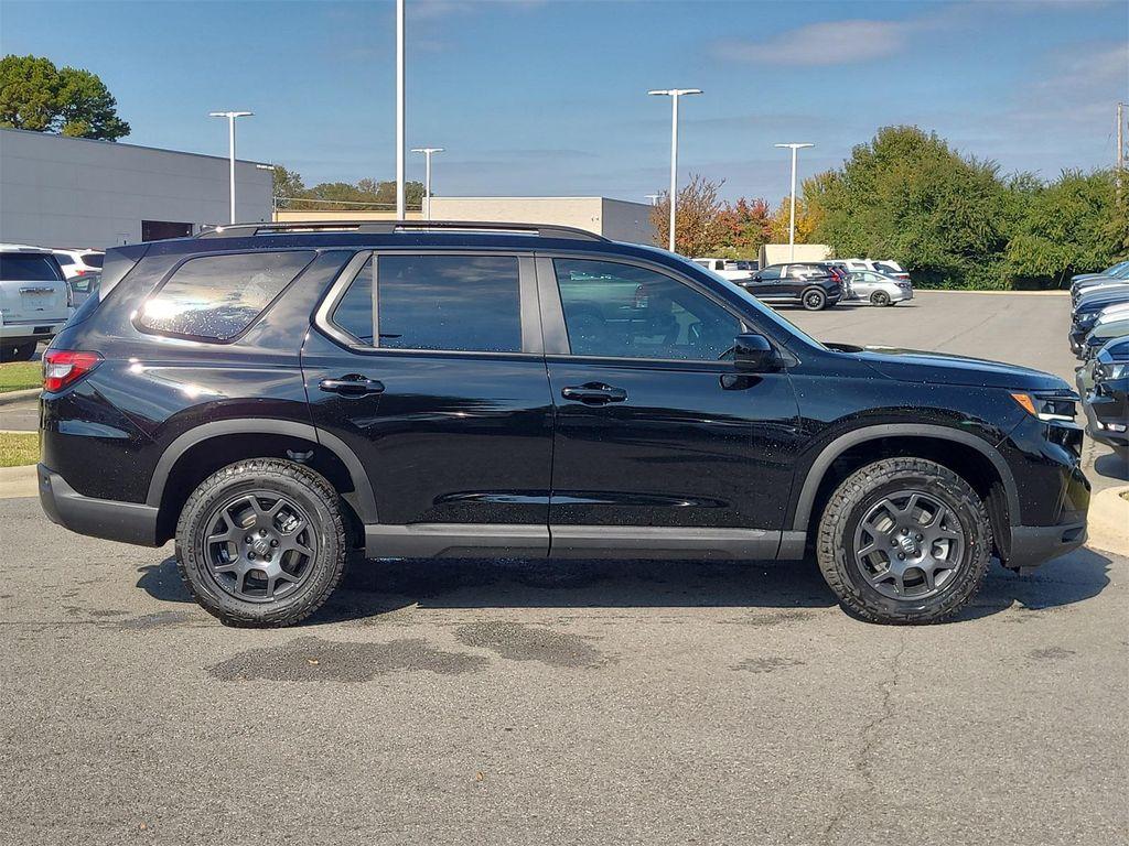 new 2025 Honda Pilot car, priced at $51,375