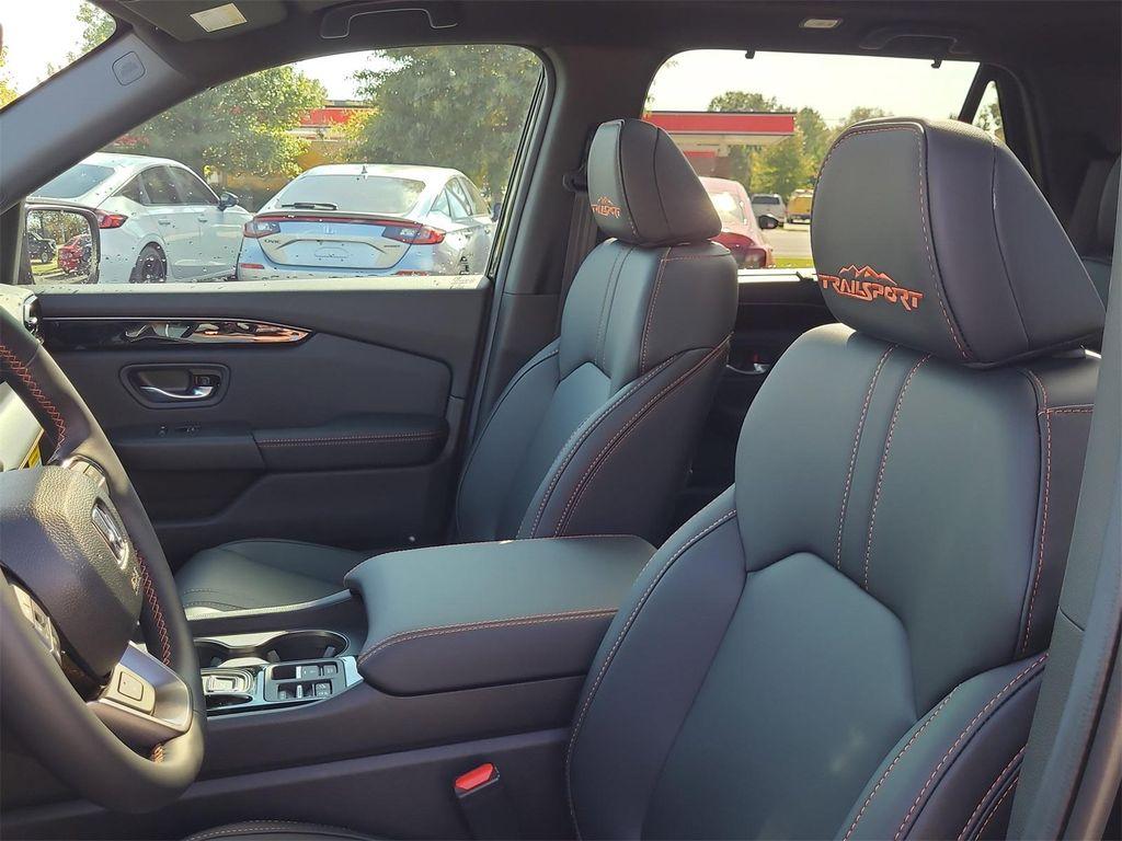 new 2025 Honda Pilot car, priced at $51,375