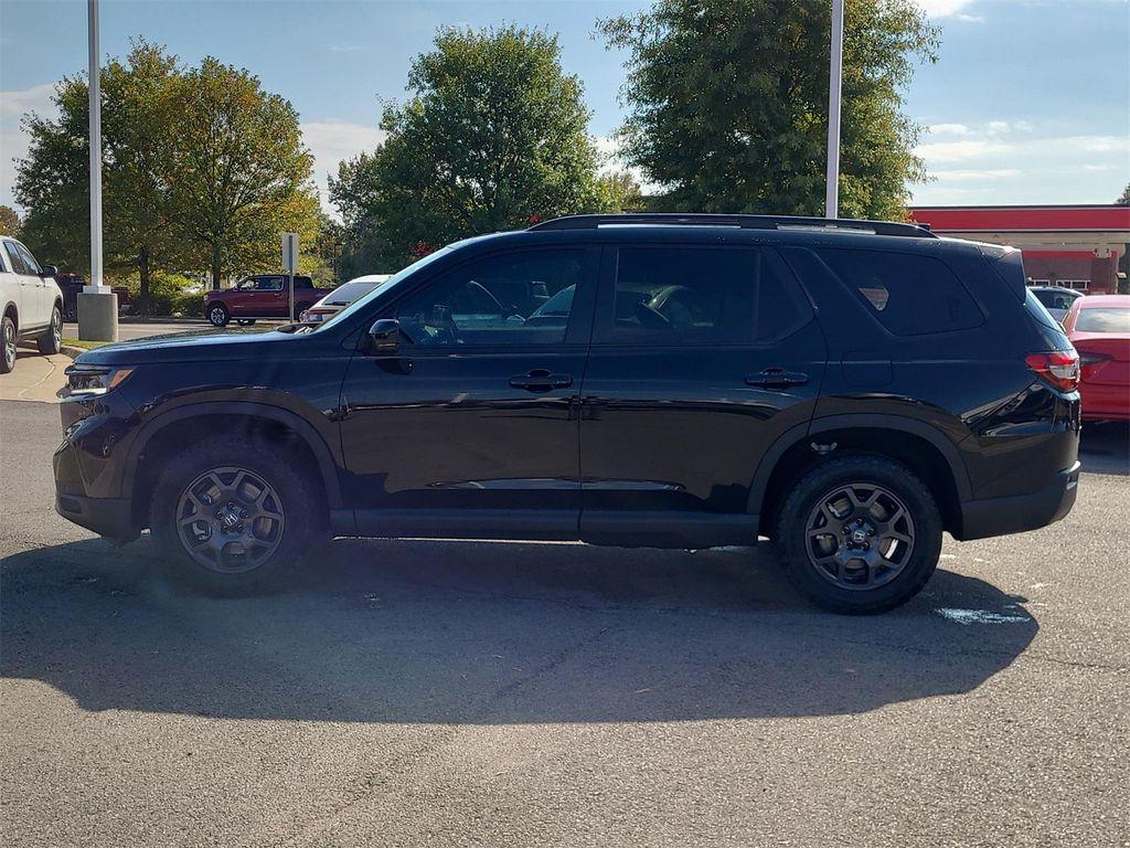 new 2025 Honda Pilot car, priced at $51,375