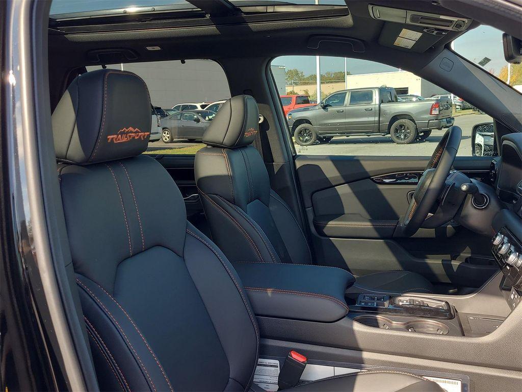 new 2025 Honda Pilot car, priced at $51,375