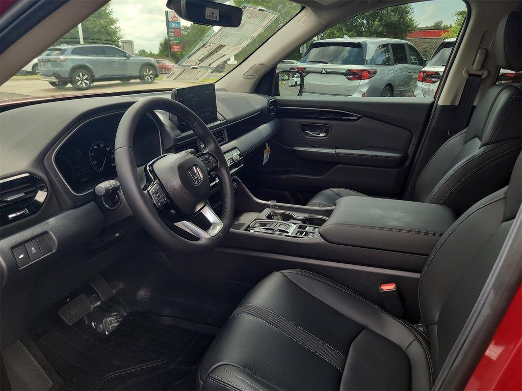 new 2025 Honda Pilot car, priced at $50,735